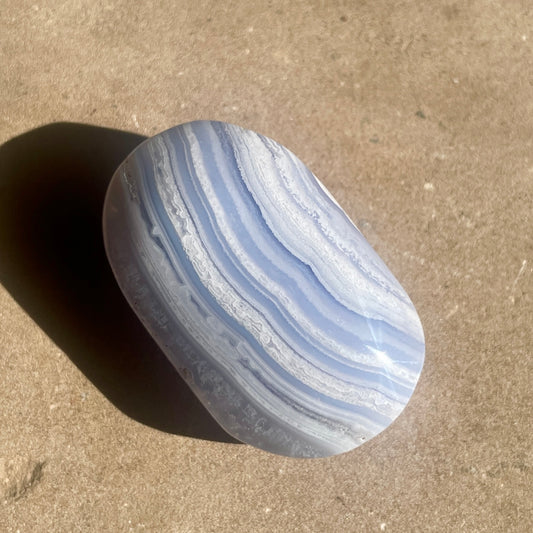 Blue Lace Agate palm stone 4CM