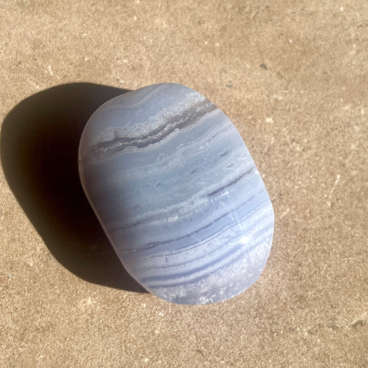 Blue Lace Agate palm stone 3.5CM
