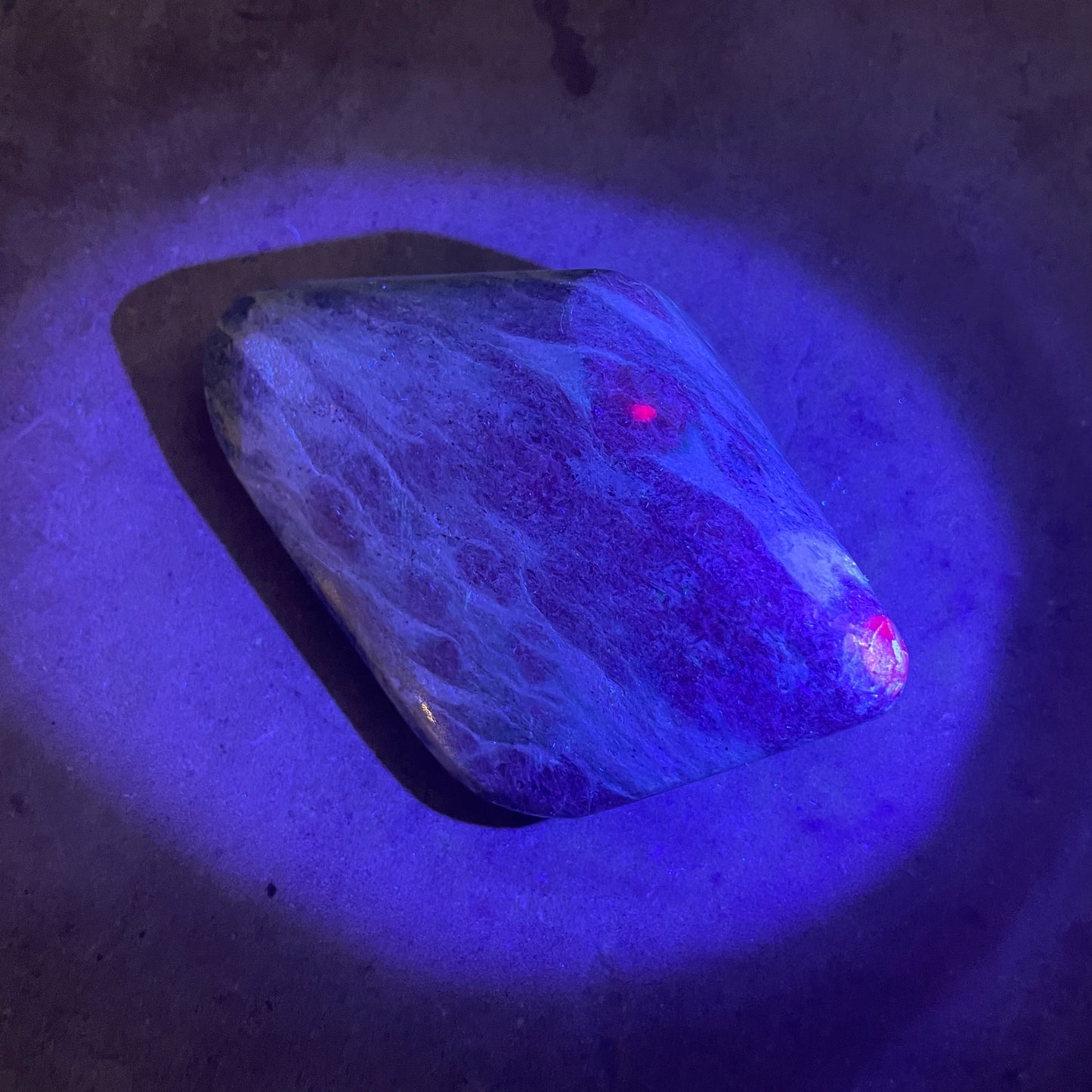 Ruby Fuchsite palm stone 8CM