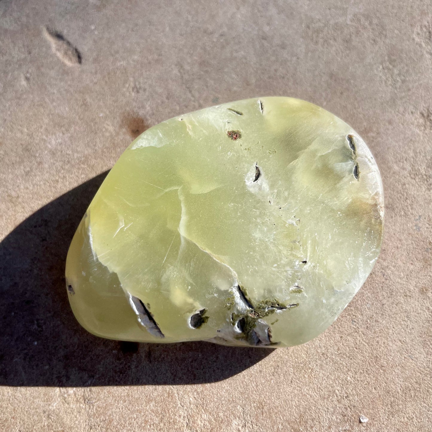 Prehnite palm stone 6CM