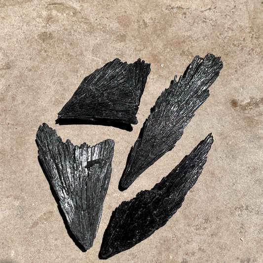 Black Kyanite blades