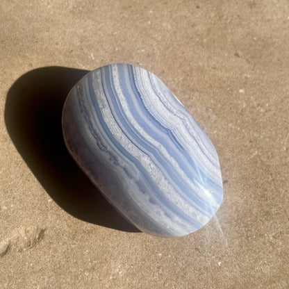 Blue Lace Agate palm stone 4CM