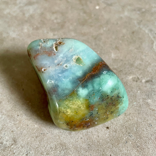 Chrysoprase palm stone 6CM