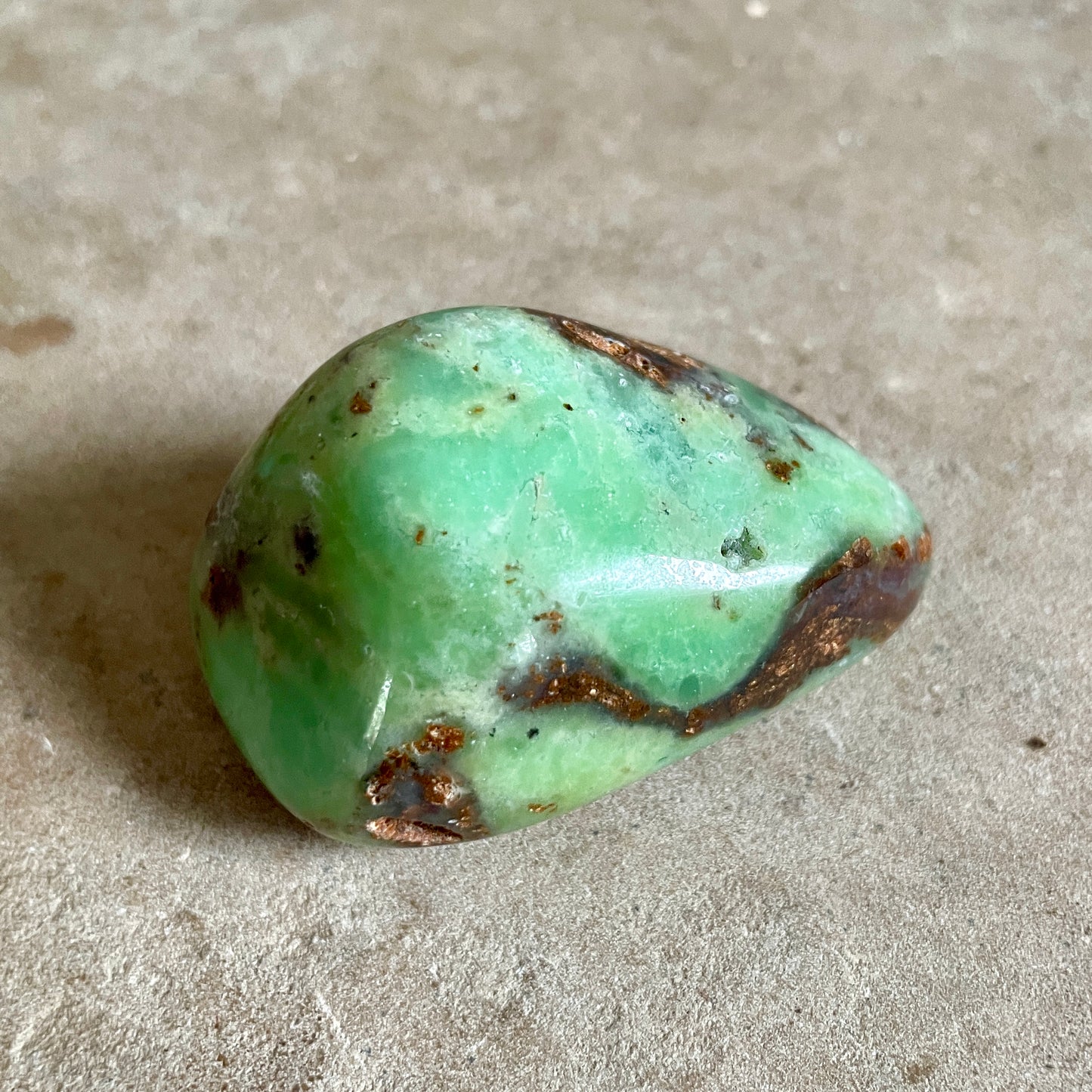 Chrysoprase palm stone 5.5CM
