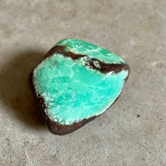 Chrysoprase palm stone 5CM