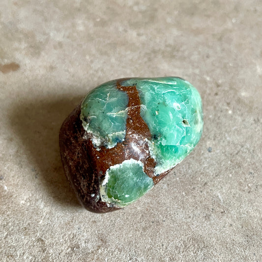 Chrysoprase palm stone 4.5CM