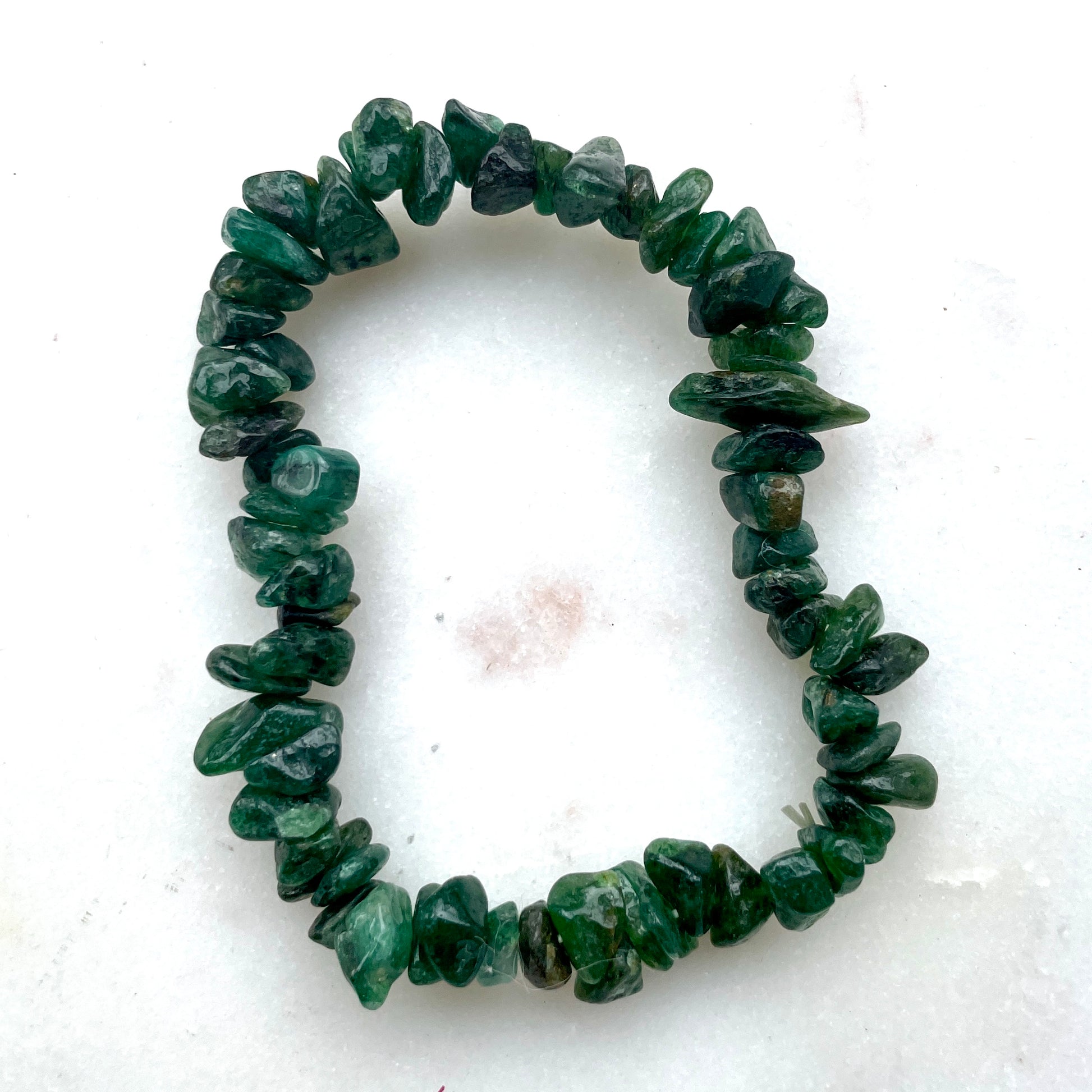 Green aventurine chip bracelet | Dark