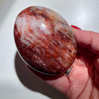 Fire Quartz Palm stone LG - 8CM