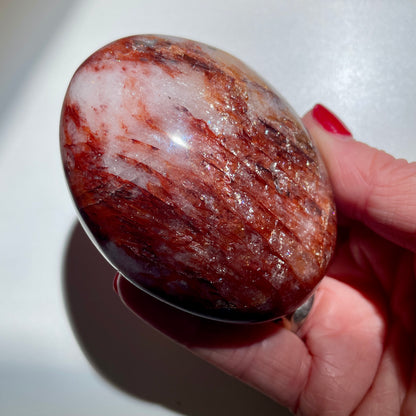 Fire Quartz Palm stone LG - 8CM