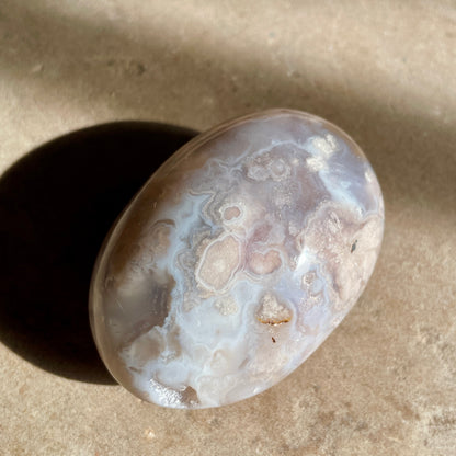 Flower Agate Palm stone 6.5CM