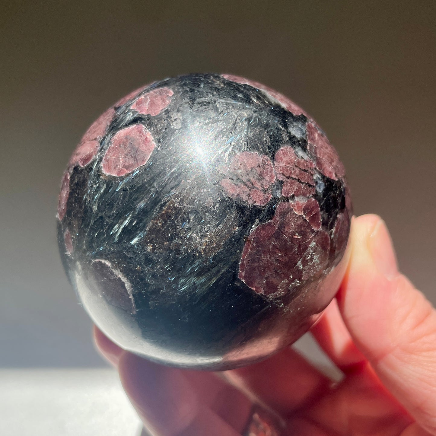 Garnet + Arfvedsonite sphere 6CM
