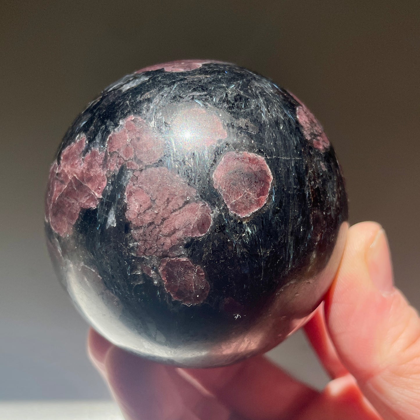 Garnet + Arfvedsonite sphere 6CM