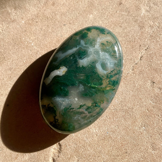 Moss Agate Palm Stone 6CM
