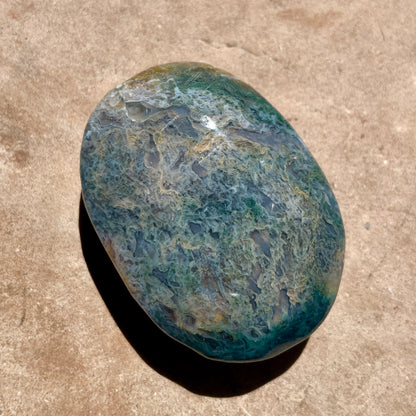 Moss Agate Palm Stone 6.5CM