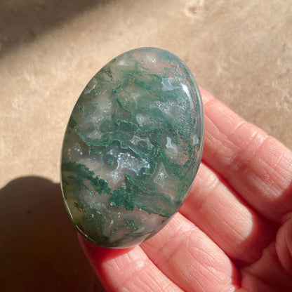 Moss Agate Palm Stone 6CM