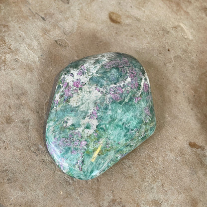 Ruby Fuchsite palm stone 10CM