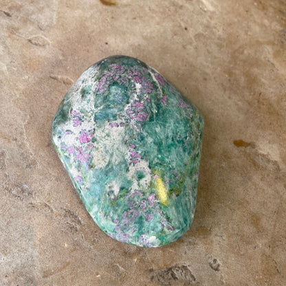 Ruby Fuchsite palm stone 10CM