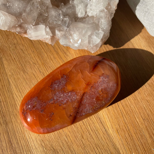 Carnelian Palm stone 9CM