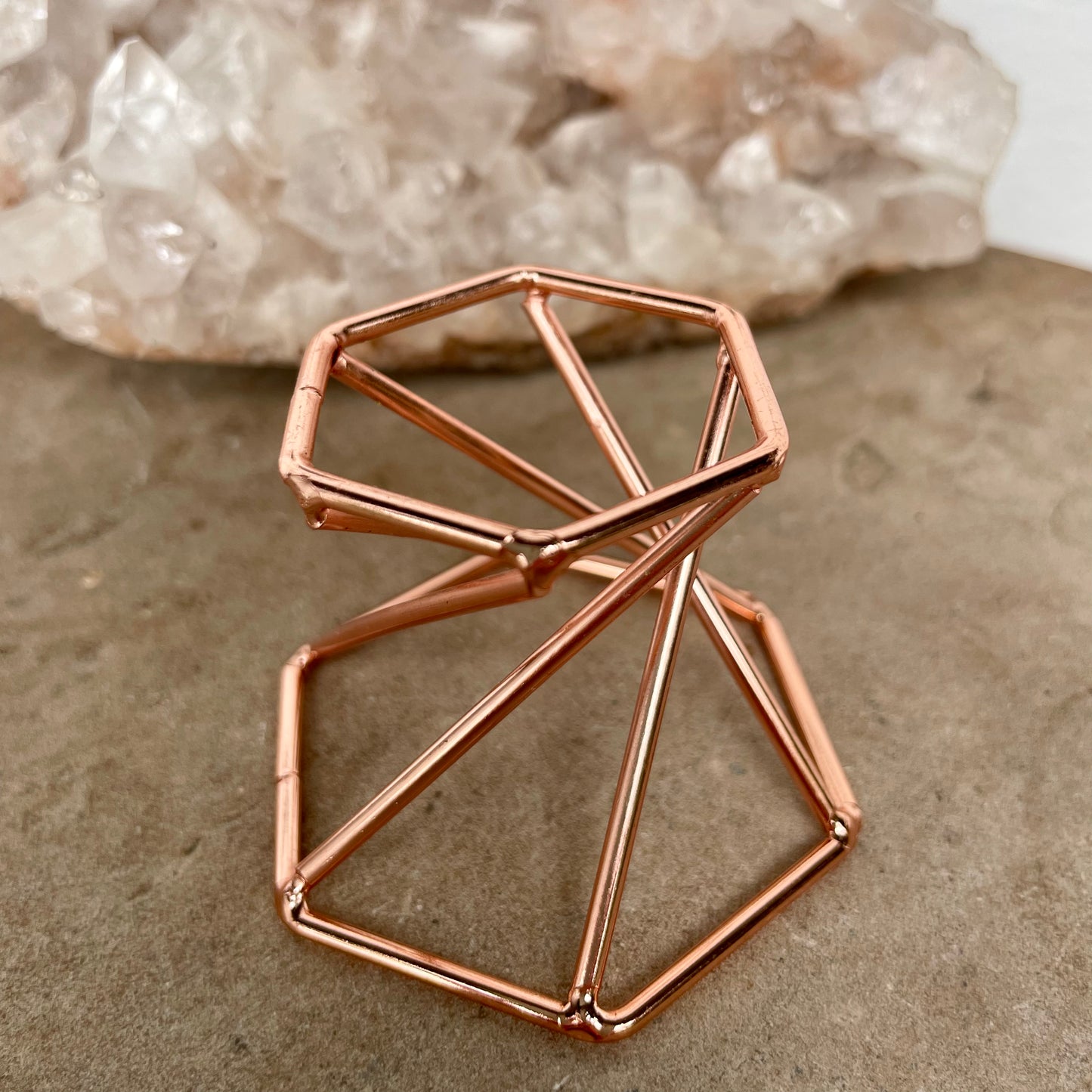 Geometric sphere stand - 3 colours available