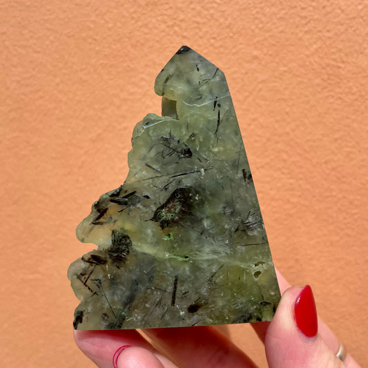 Prehnite tower 7.5cm