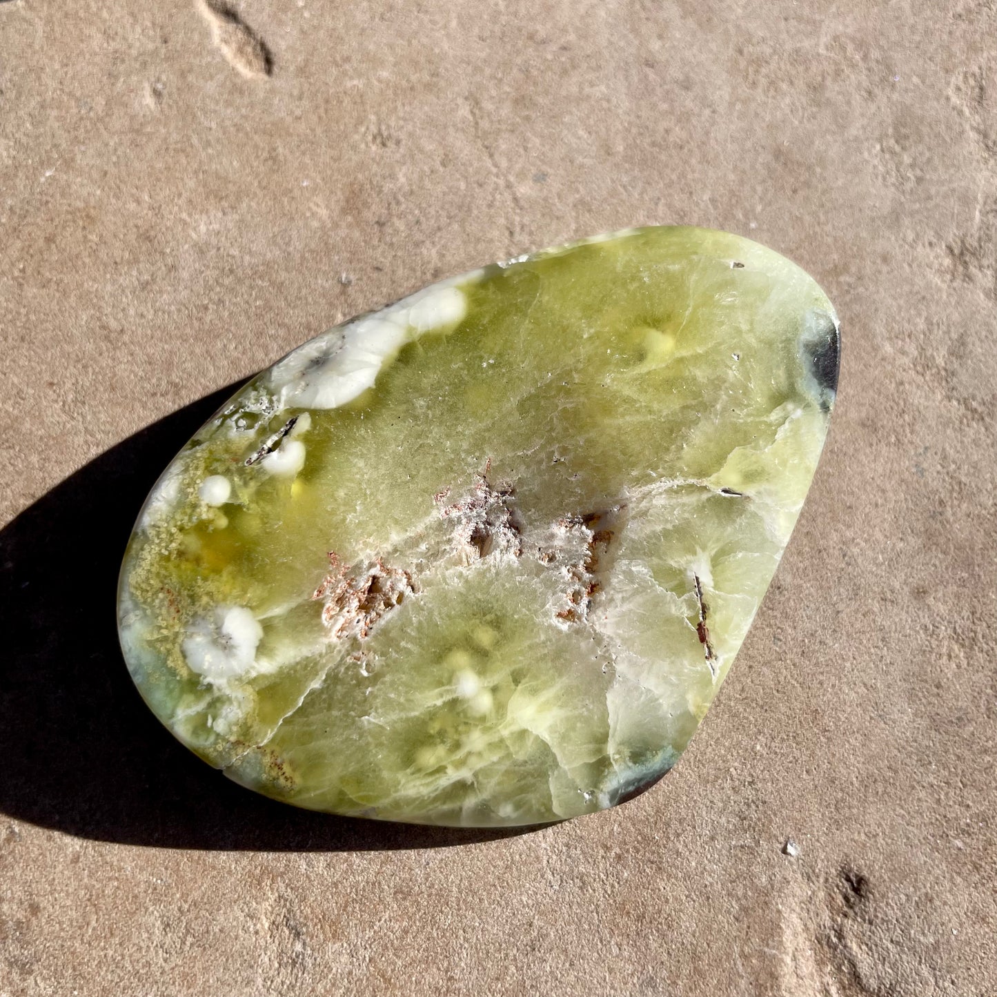 Prehnite palm stone 7CM