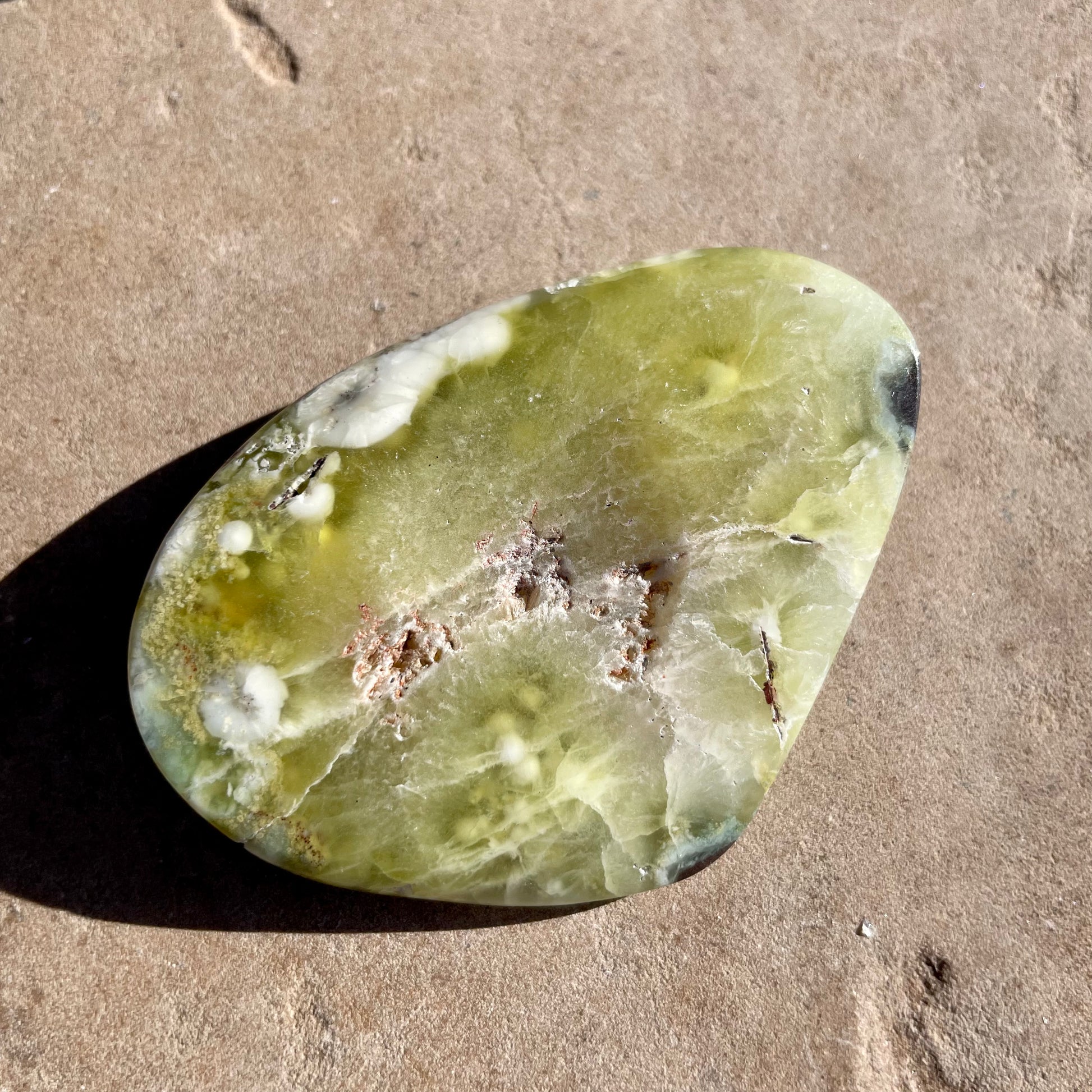 Prehnite palm stone 7CM