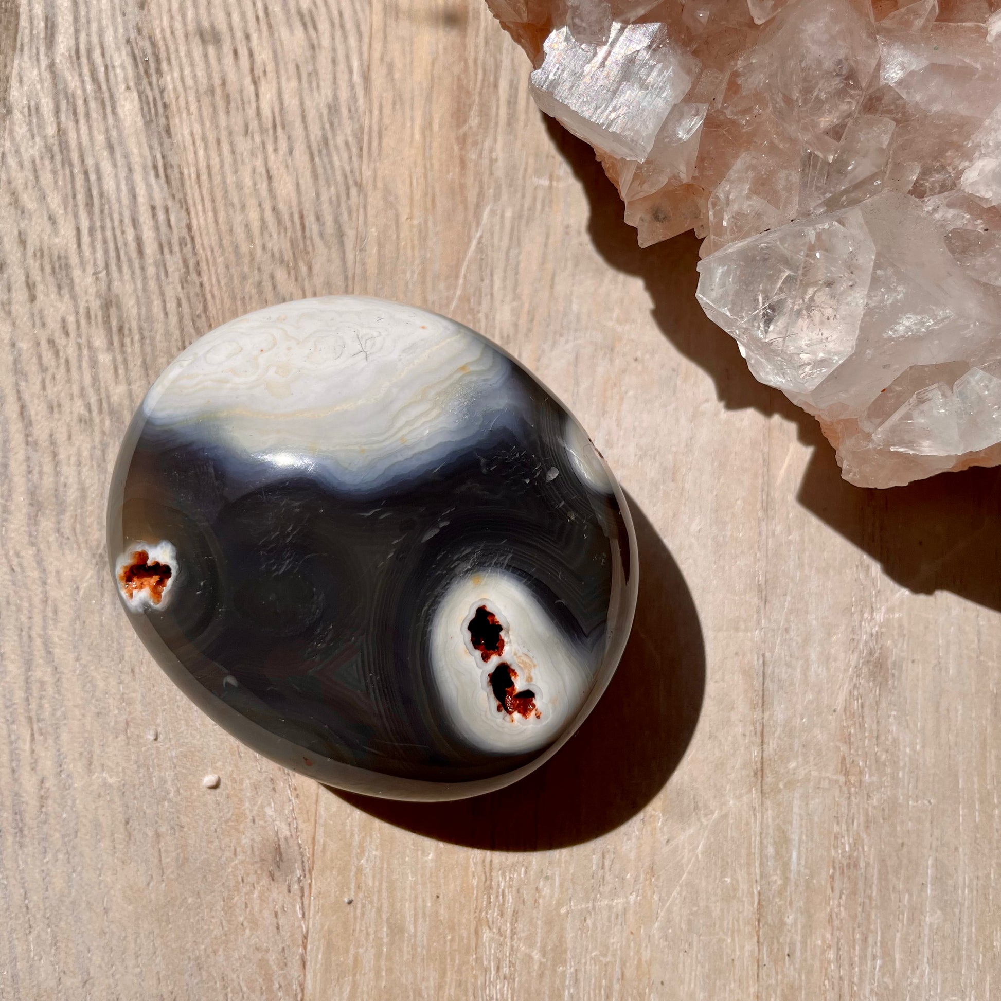 Orca Agate palm stone LG