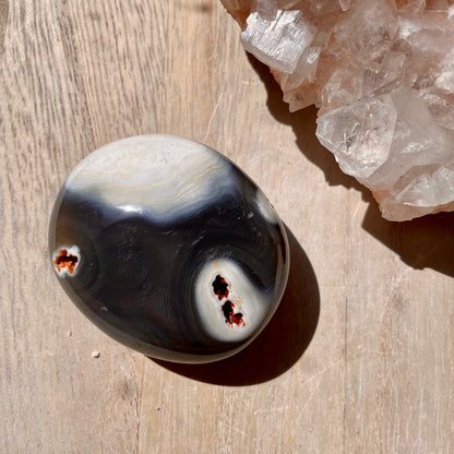 Orca Agate palm stone LG