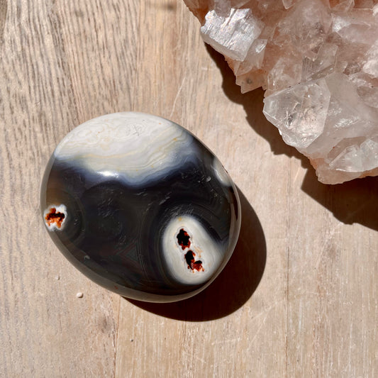 Orca Agate palm stone LG