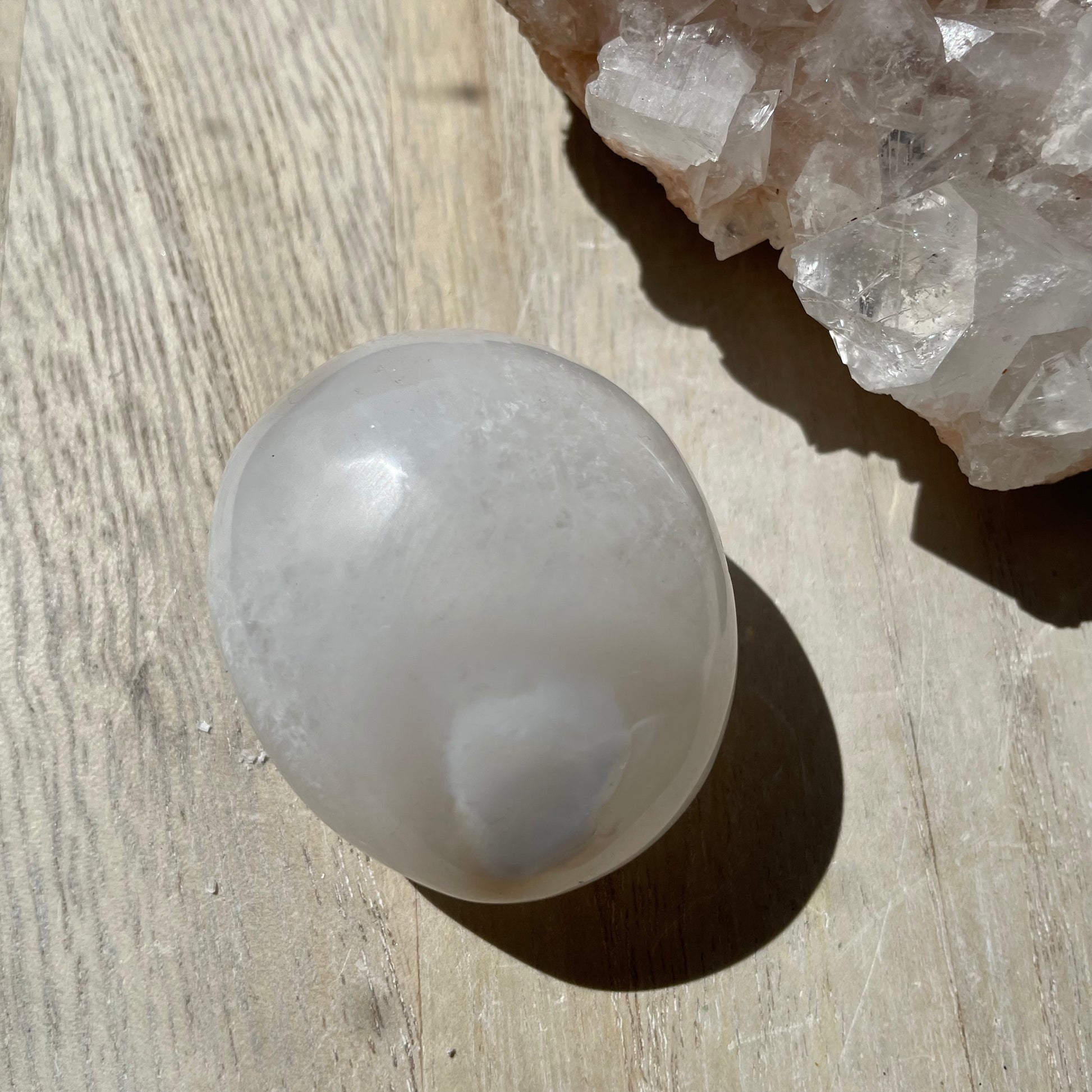 Orca Agate palm stone LG