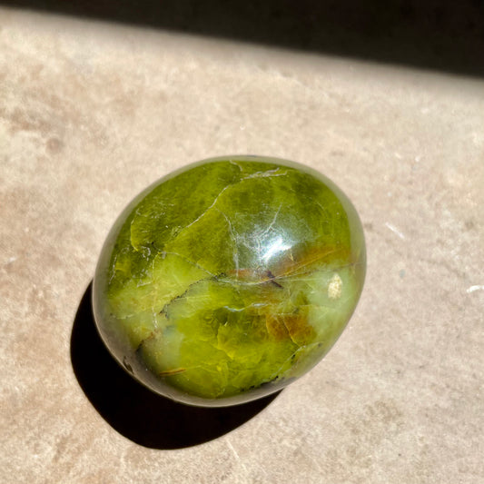 Green Kiwi Opal palm stone