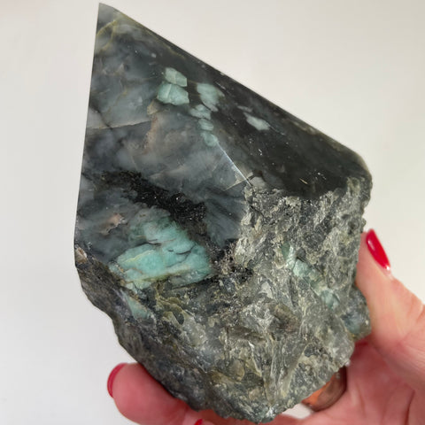 Emerald polished top point